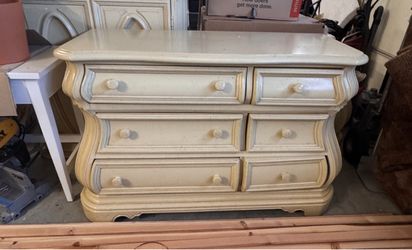 Dresser wood