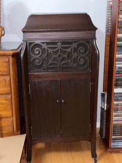 Colonial Phonograph