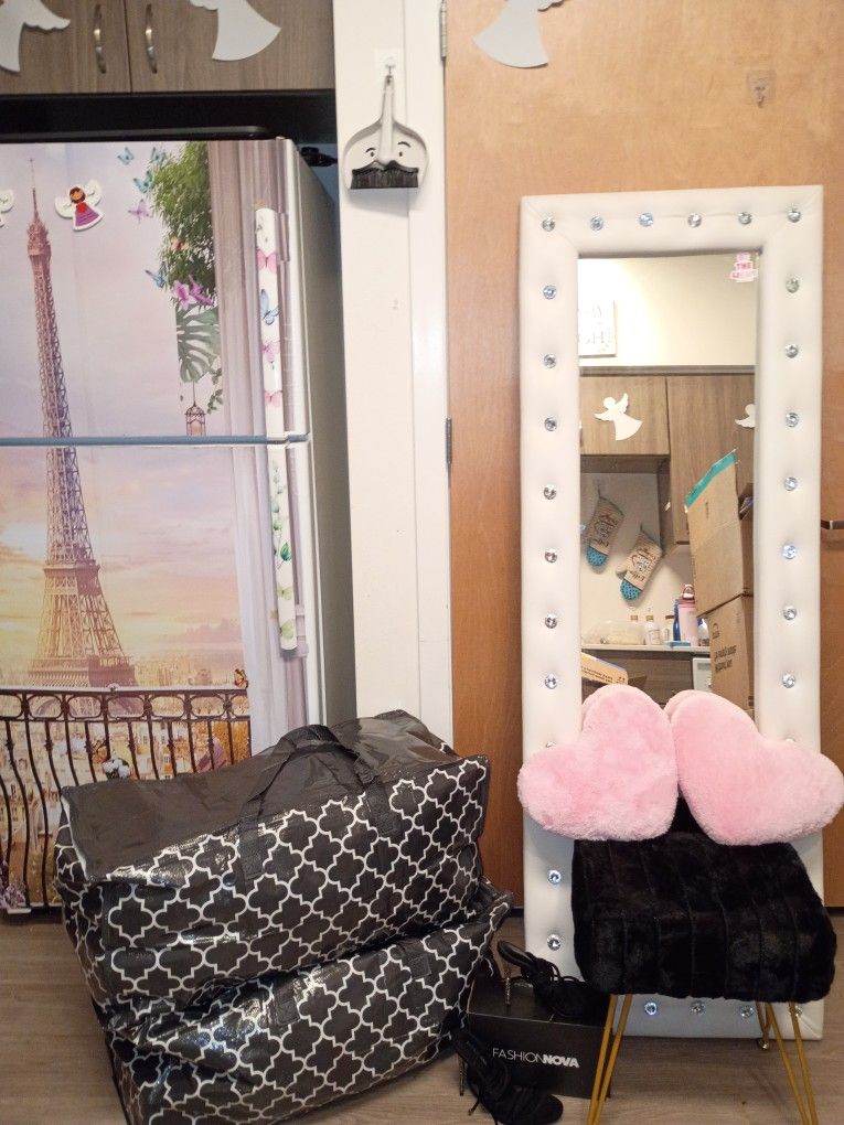 RHINESTONE TUFTED FULL LENGTH MIRROR+ VANITY SEAT