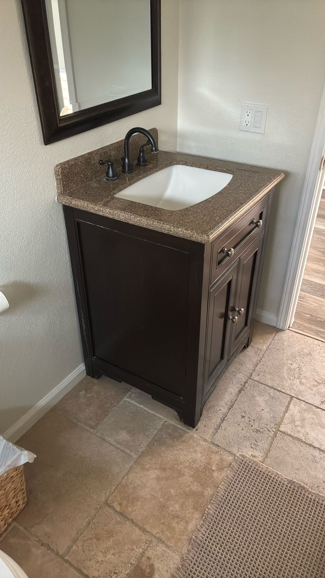 Vanity And Mirror (single Sink)