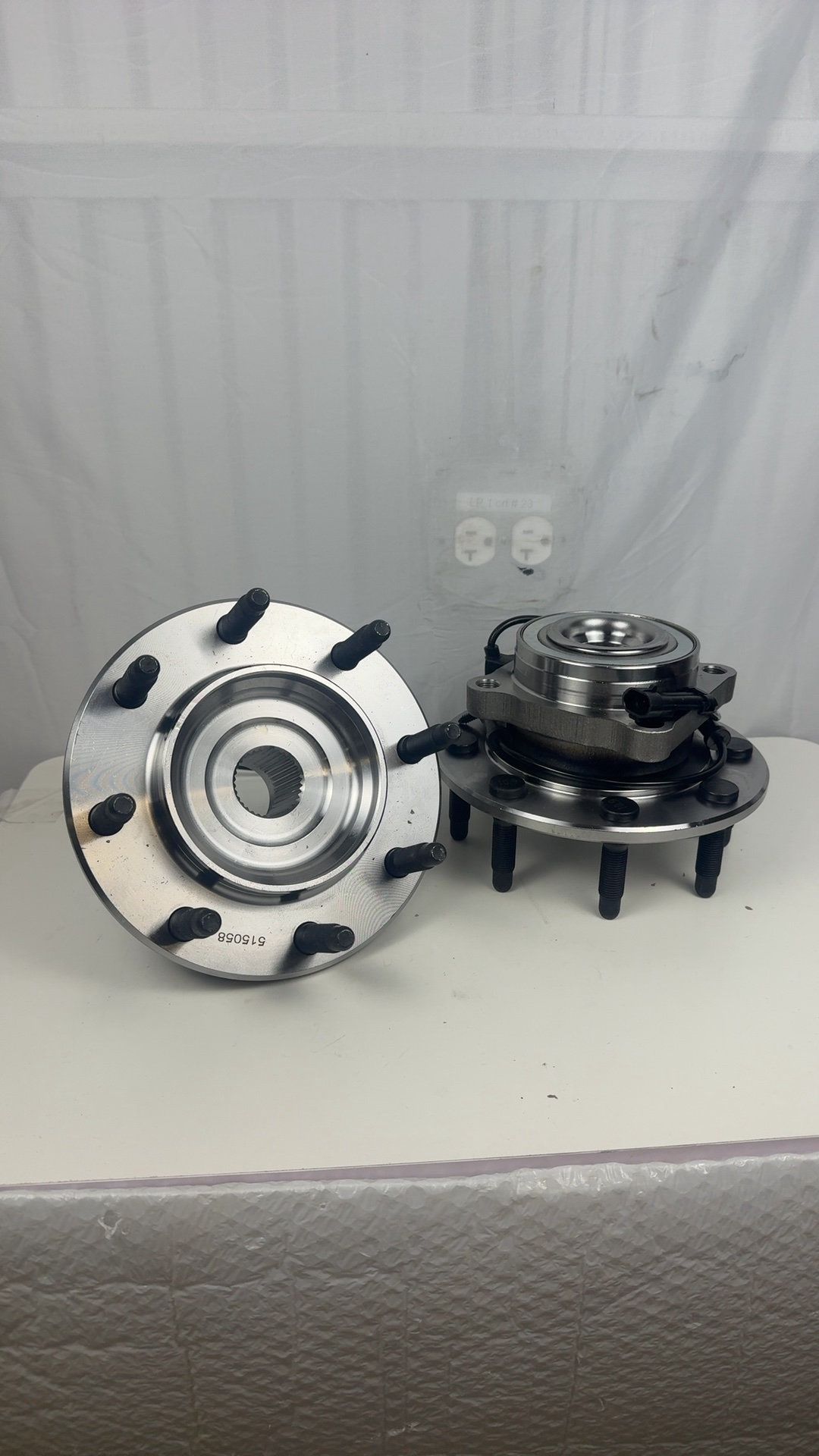 4WD Front Wheel Bearing and Hub for Chevrolet Silverado GMC Sierra 2(contact info removed)58