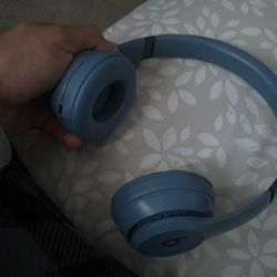 Beats Solo Head Phones Blootooth 