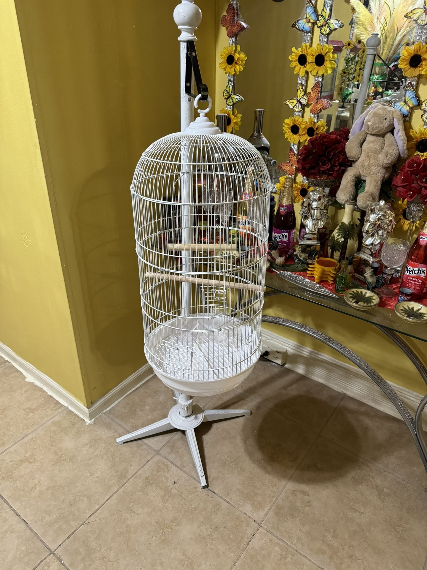 This Beautiful Bird Cage Is New Is In Good Condition It’s Come With Stand