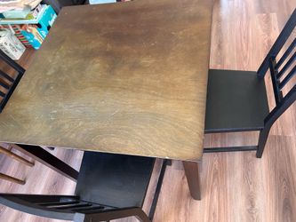 Table with 4 chairs