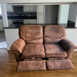 LUXURIOUS RECLINER SOFA (PERFECT CONDITION)