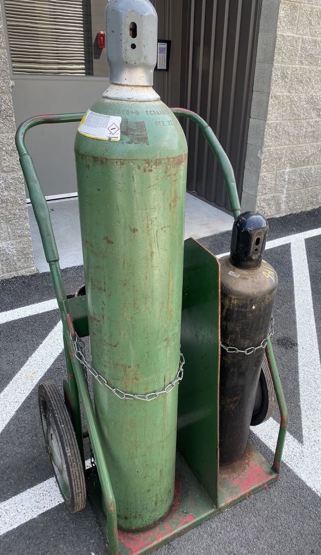 Oxygen And Acetylene Welding Torch Set Up with Wheeled Cart, Torch Hose set up pick up in Bonney Lake Welder weld fabrication
