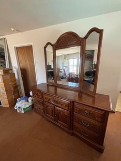 $1850 or best offer Vintage 1980s solid oak triple dresser with a triptych (tri-fold) mirror. Includes all the set.