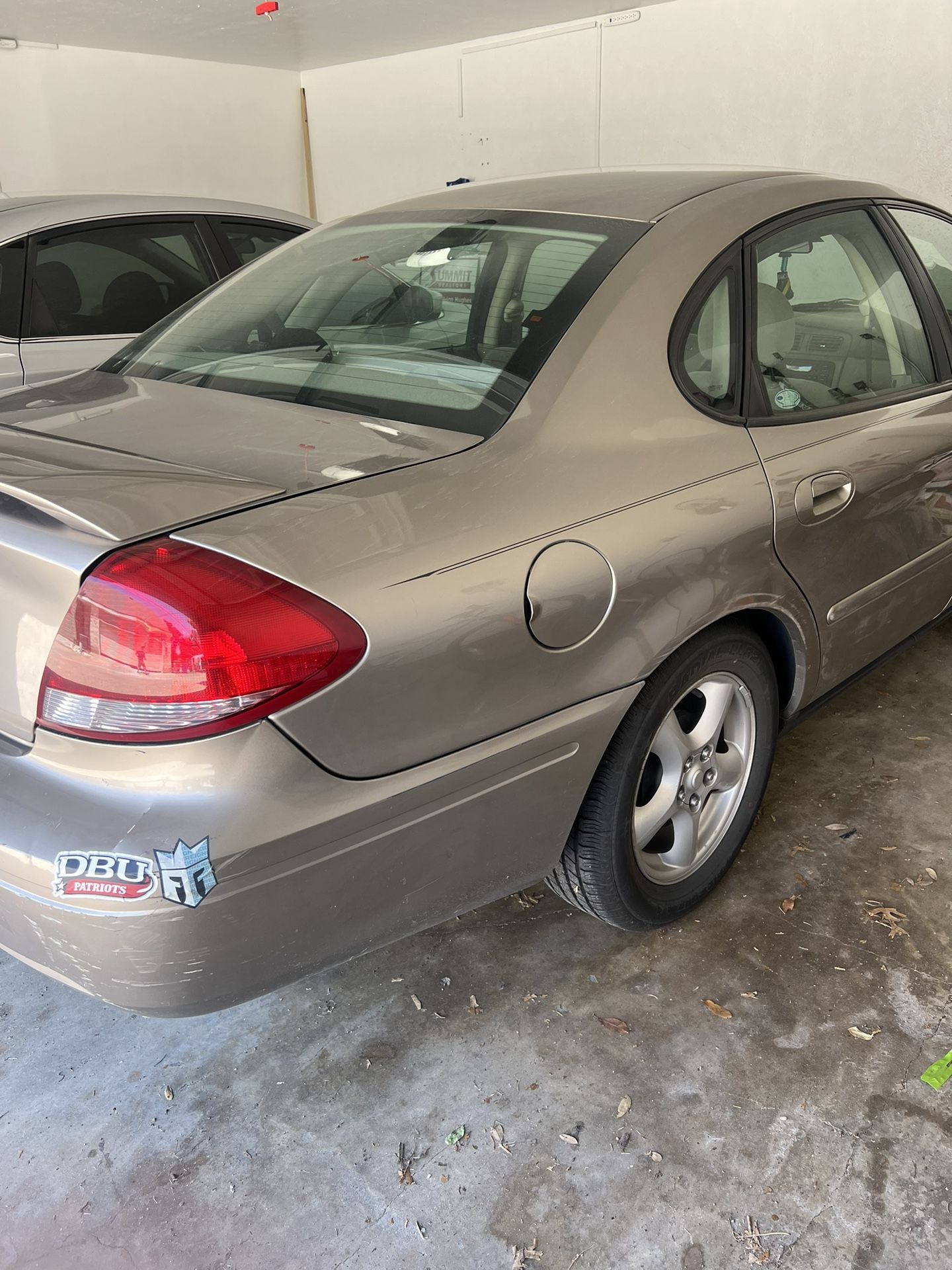 2005 Ford Taurus