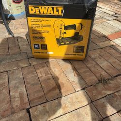 DeWalt 16GA Finish Nailer