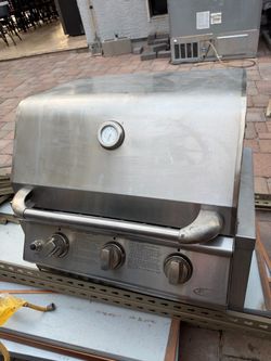 Barbecued grill (NATURAL GAS ONLY)