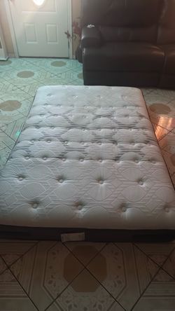 Full size mattress