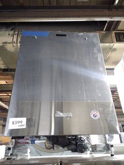 New KitchenAid stainless steel dishwasher with 4 months warranty