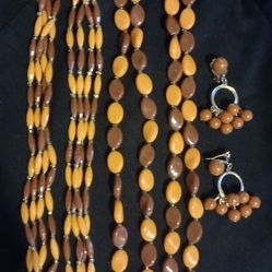 VINTAGE 1970's NECKLACES  & EARRING SET