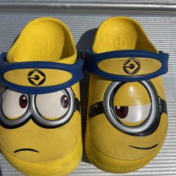 Toddler Size 9 minion Croc 
