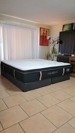 NEW KING SIZE NOVAFORM MATTRESS AND BOXSPRINGS FOR SALE! IN EXCELLENT CONDITION, FREE DELIVERY