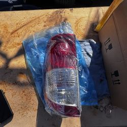 Right Tail Light Assembly Toyota tundra