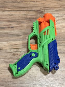 The Dart Zone Blitzfire Quickshot is a 6-shot dart blaster with auto-advance rotating cylinders. The rotating cylinder is easy to reload from the side