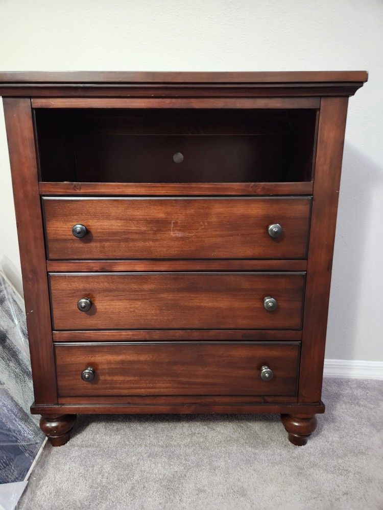 Dresser