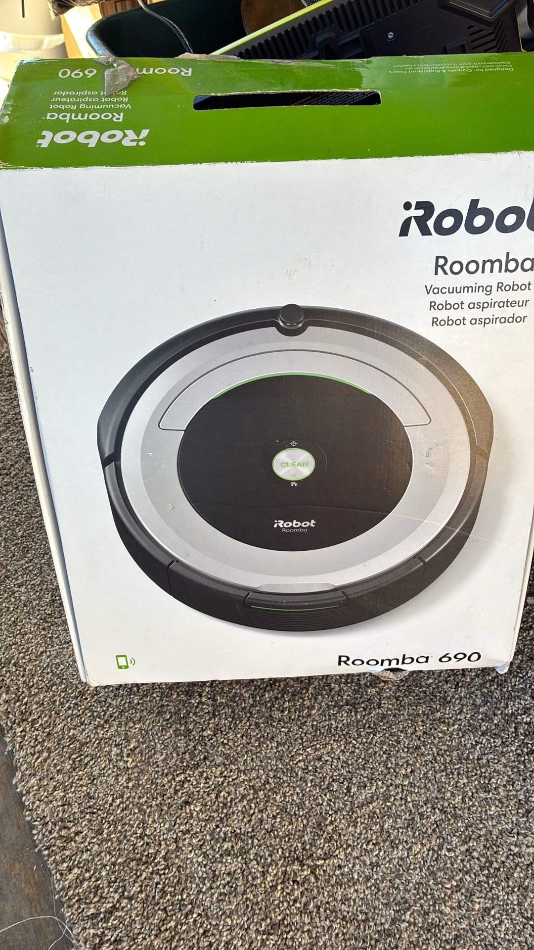 Robot vacuum Roomba 690