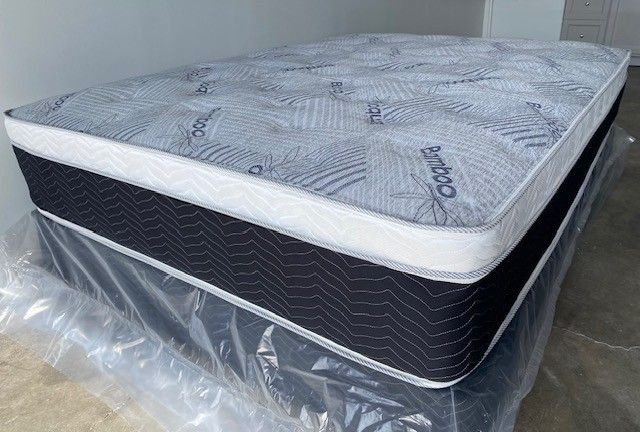 Queen Euro Bamboo Pillow Top!•••
