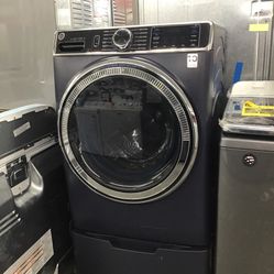 New Scratch And Dent GE Front Load Washer. 1 Year Warranty 