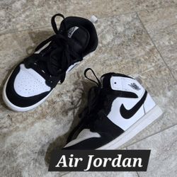AIR JORDAN NIKE SZ 2 BOYS YOUTH EXCELLENT CONDITION 