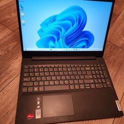 Lenovo IdeaPad 1 – 15.6″ (8 GB RAM, 256 GB SSD) 	•	Procesador: AMD Ryzen 3 3250U