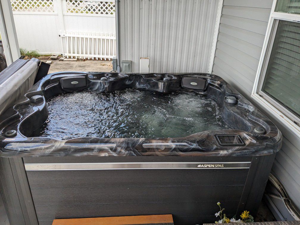 Premium Aspen Spa Hot Tub 