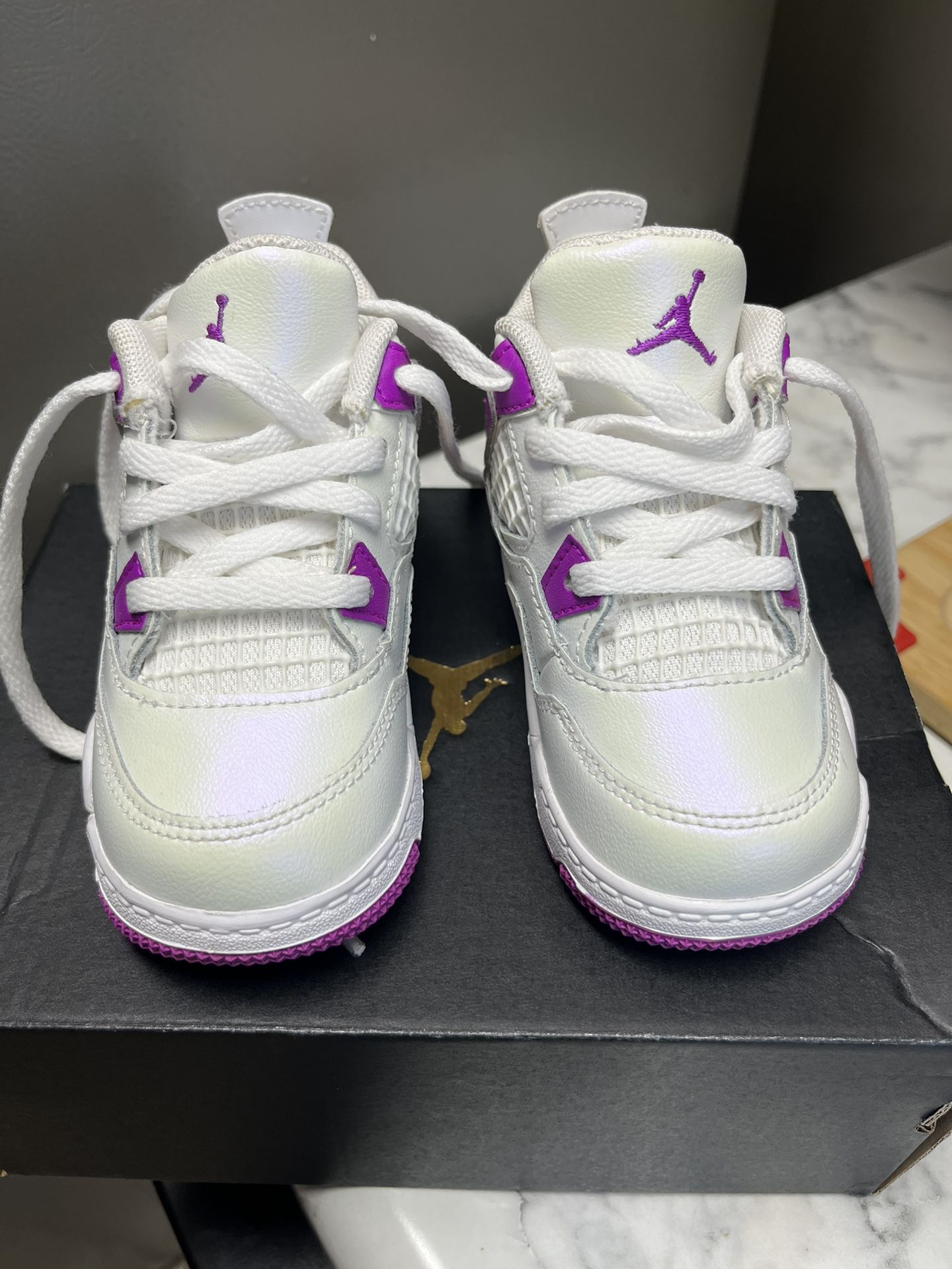 Like New Toddler Sz 6c Jordan Retro 4 Purple/white