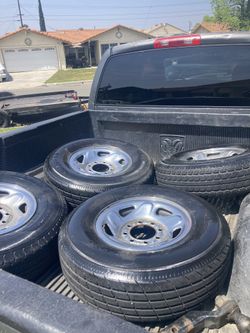 Dodge Ram 2500 Wheels and Tires