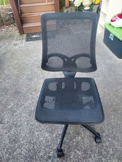 Computer Chair with adjustable height and swivel