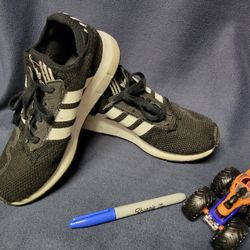 Boys Adidas B&W Sneakers Size 3