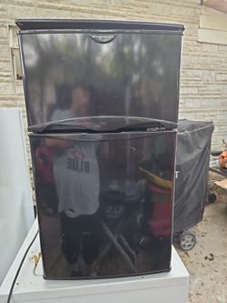 Frigidair mini refrigerator/freezer