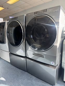 Whirlpool washer and dryer(GAS) set // pedestals included