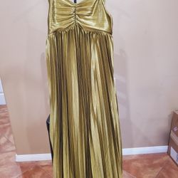 Green pleated maxi dress Size: XL 