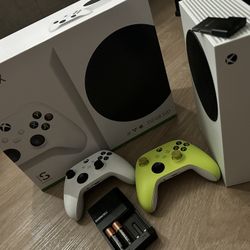 Xbox Series S 1.5TB, 2 Controllers With Rechargeable And TV