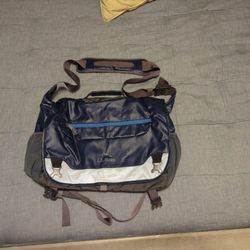 L.L. Bean Adventure Pro Messenger Bag, Blue. Fantastic Condition