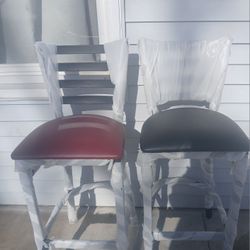 Dos Sillas Nuevas 