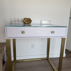  Impression Hello Kitty Slaystation Mini Vanity Table 