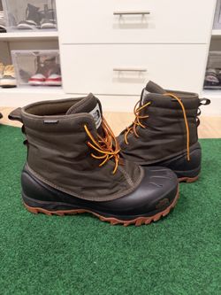 The north face waterproof boots men size 9