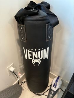 Venum punching bag 70lb (BRAND NEW)