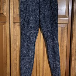 Women’s size small black athleta leggings 
