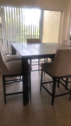 Dining set / square table and 6 high chairs