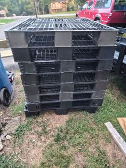 Plastic pallets 51"x42"