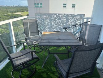 Outdoor table and 4 rotating chairs