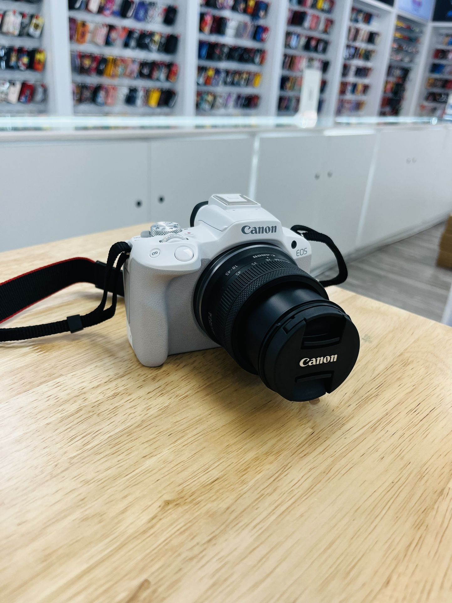 Camera Canon EOS R50