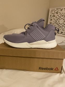 LIKE NEW COMFORTABLE REEBOK SNEAKERS 7.5 women