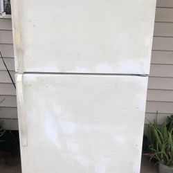 Whirlpool Refrigerator With Icemaker