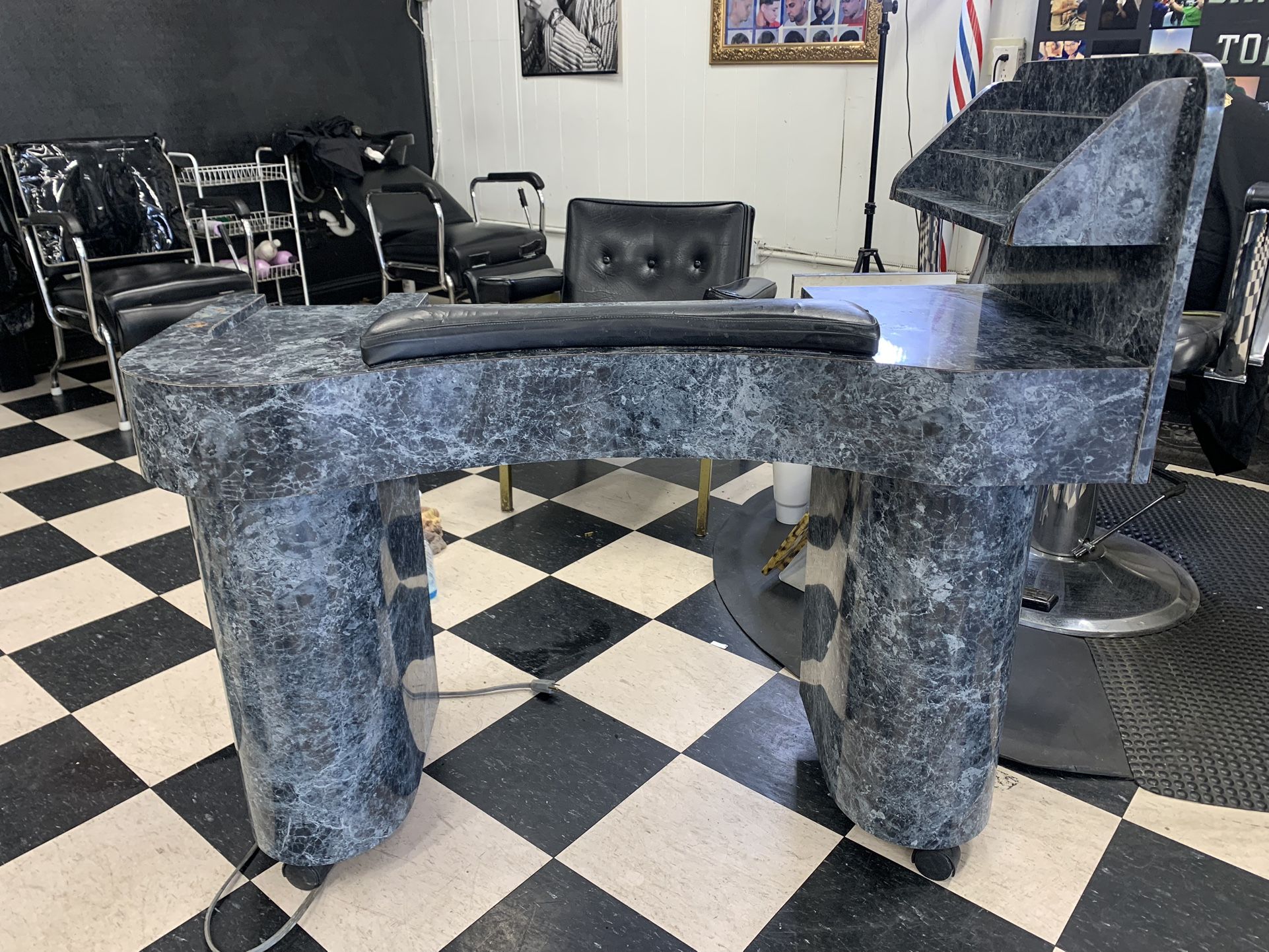 Used Nail Desk With On/off Fan Duster