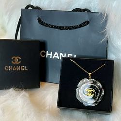 💎Luxury Brand Designer Blue & Black Rose with Gold Lettering Pendant Necklace